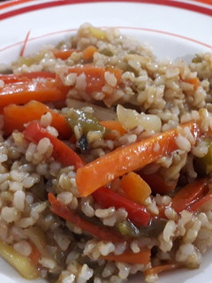 Una foto de Wok Vegetariano de Arroz Yamaní