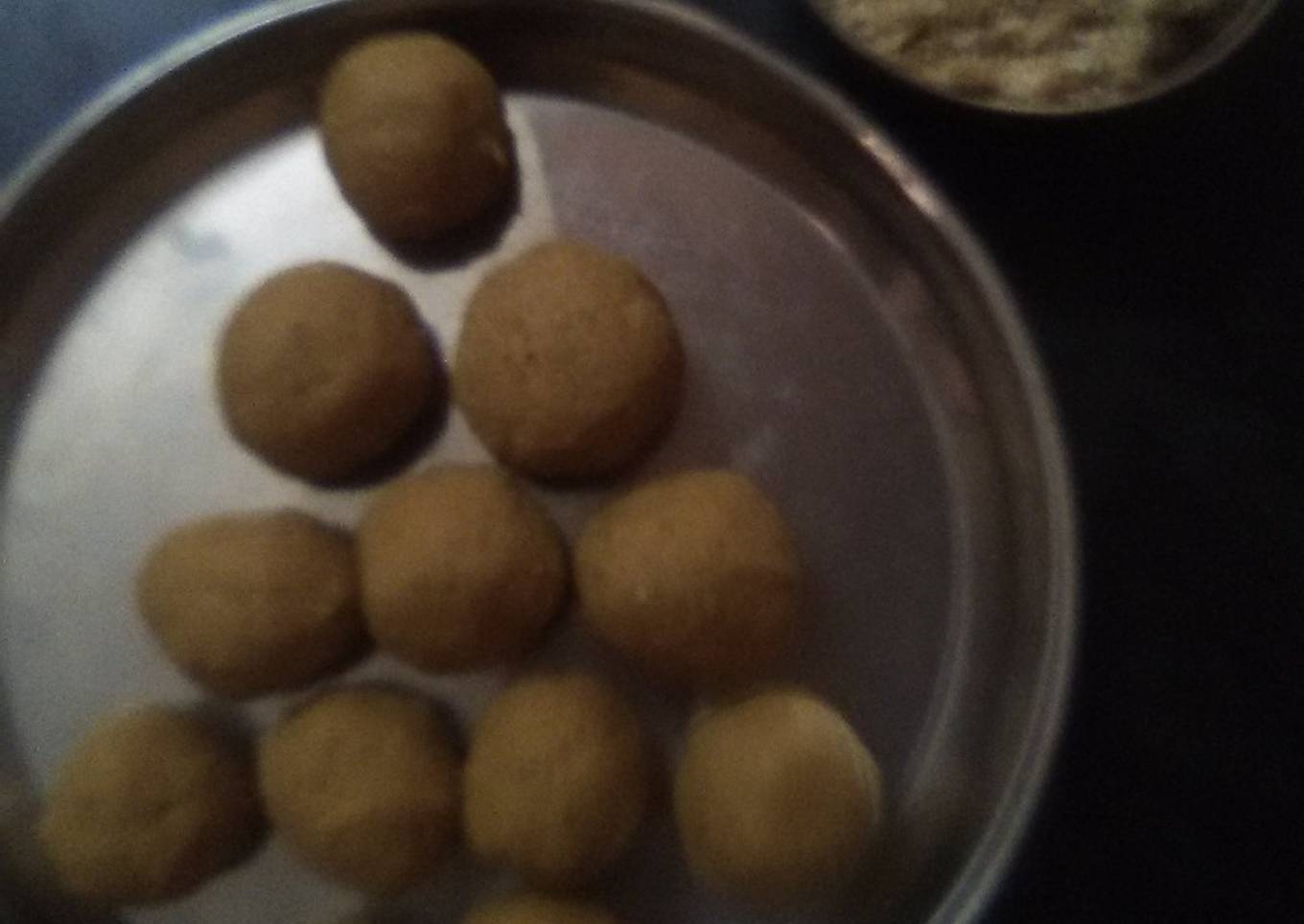 Besan ke laddu