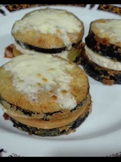 Una foto de 839 Berenjenas con queso, sobrasada y miel
