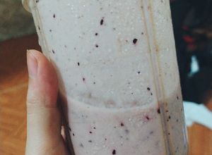 Hình của món Smoothie sữa chua dứa chuối việt quất.