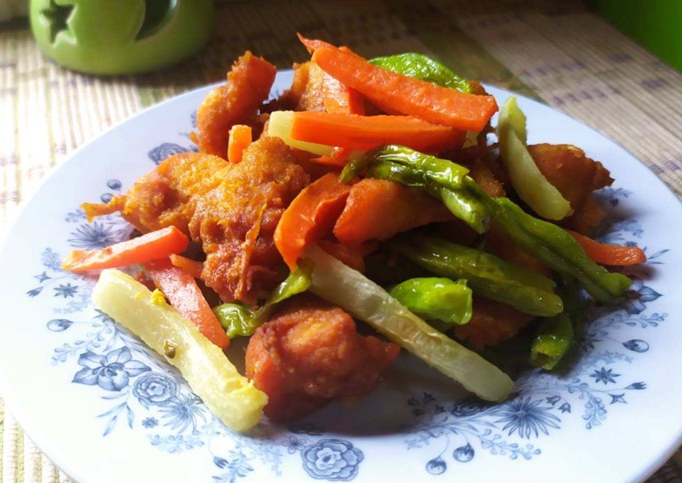 Ayam goreng dengan kunyit