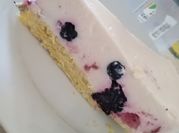Una foto de cheesecake de moras