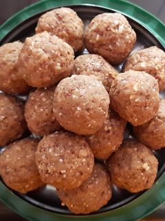 डिंकाचे लाडू (dinkache laddu recipe in marathi) रेसिपी चे मुख्य फोटो