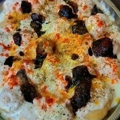 A picture of Dahi vada.