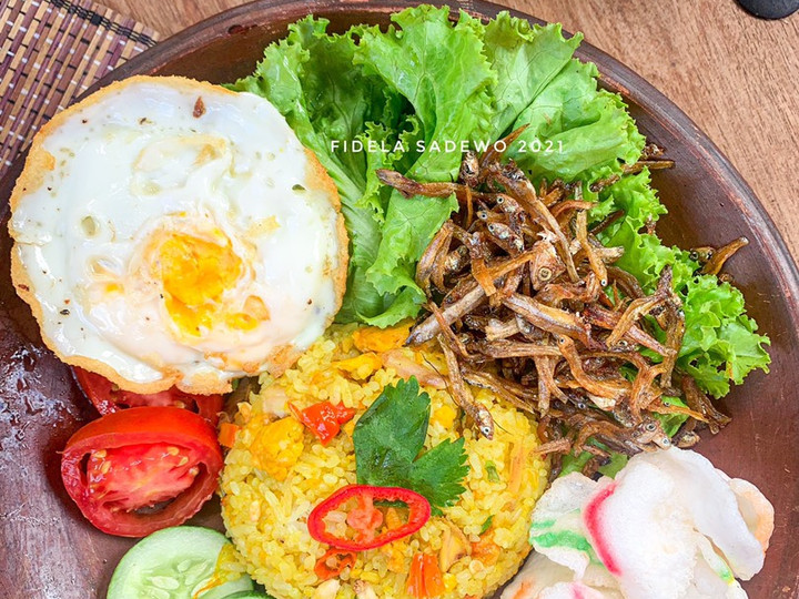  Resep memasak Nasi Goreng Kunyit Teri yang lezat