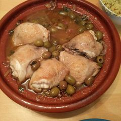 A picture of Chicken Tagine with Lemon and Olives.