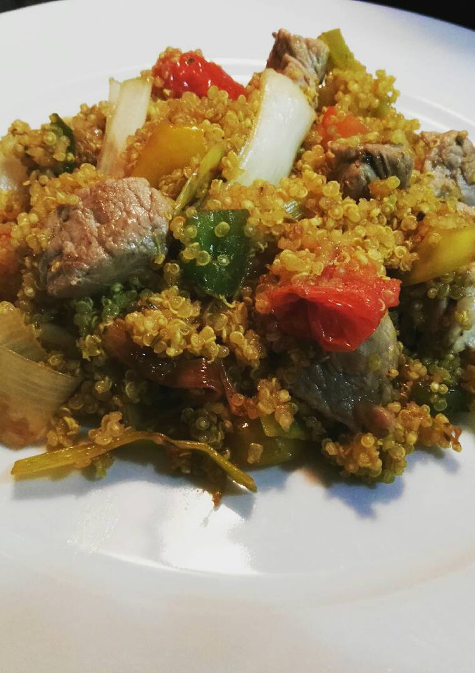 Una foto de Quinoa al curry con verduras y cerdo aromatizado en salsa ostras
