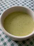 Sauce salade épicée au basilic, moutarde, ail et citron
