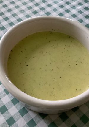 Une photo de Sauce salade épicée au basilic, moutarde, ail et citron