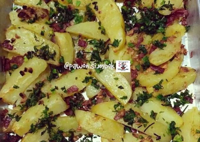 Resep Baked potatoes wedges /kentang panggang simple Anti Gagal