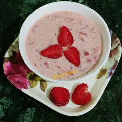 A picture of Strawberry Raita.