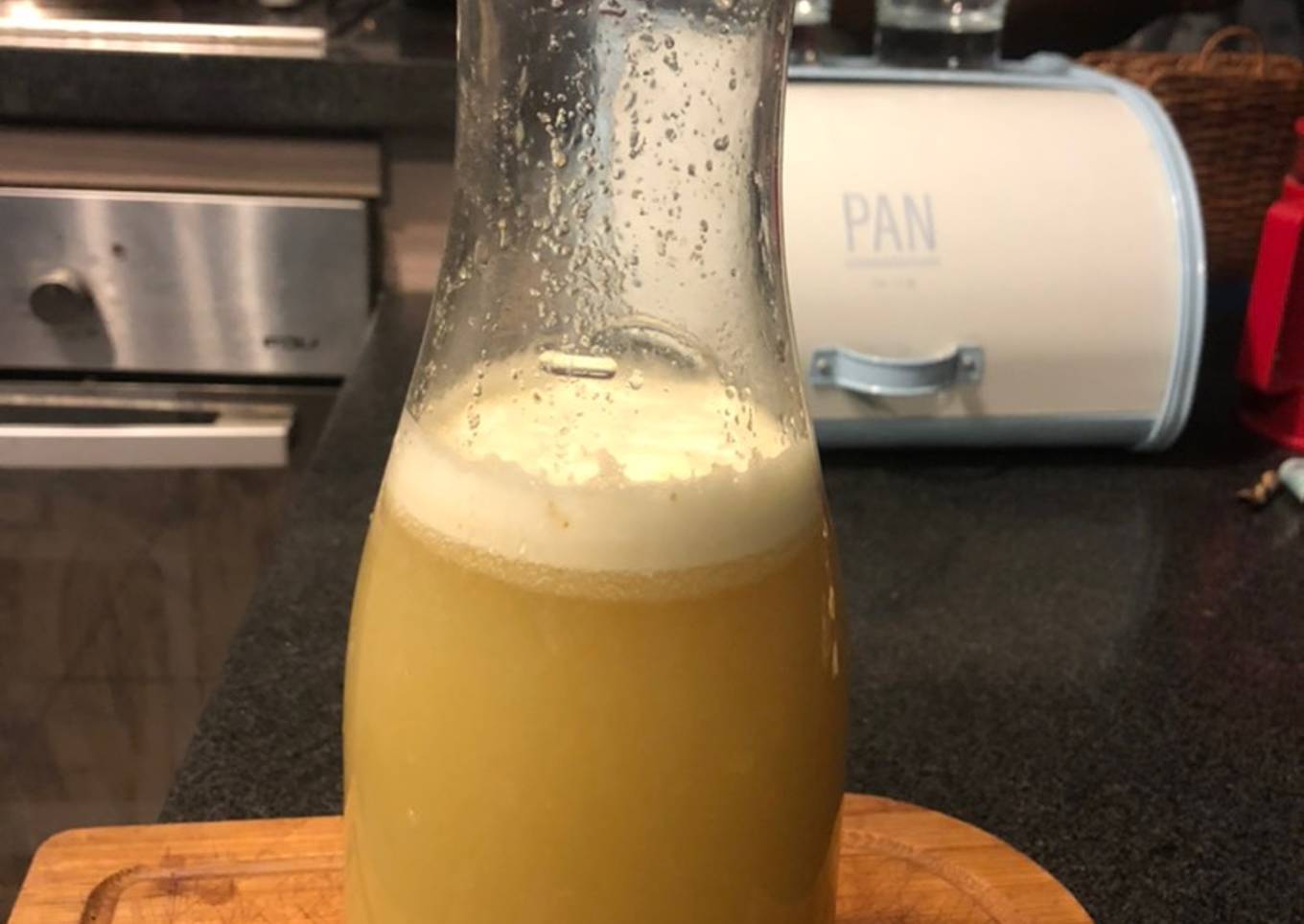 Agua de jengibre, limón y miel (tónico digestivo post-comida)