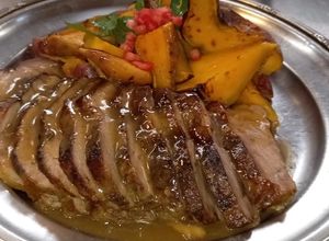 Una foto de Tapa de nalga al horno con batatas doradas