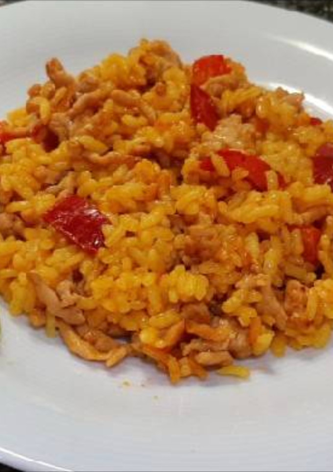 Una foto de Arroz con pimiento y carne picada