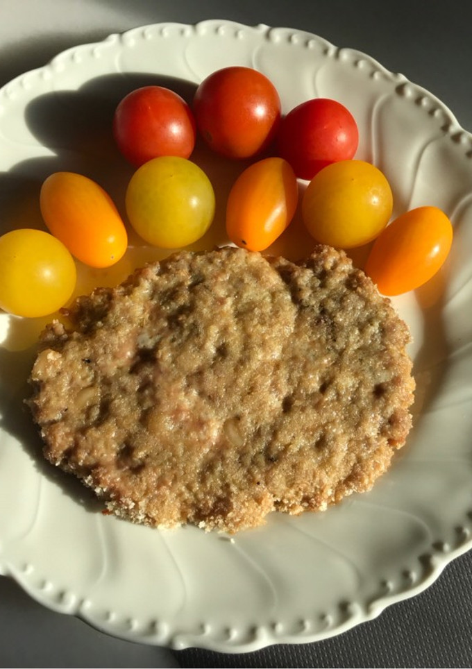 Una foto de Filetes rusos, con manzana 🍏 al horno. Sanísimos!!!!
