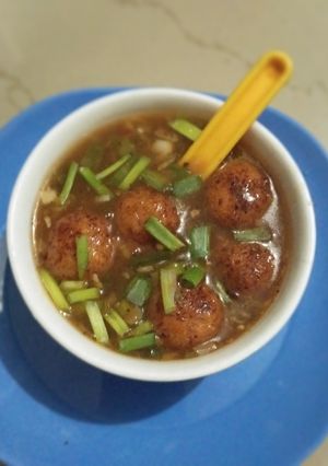 मंच्युरियन सूप (manchurian soup recipe in marathi) रेसिपी चे मुख्य फोटो 