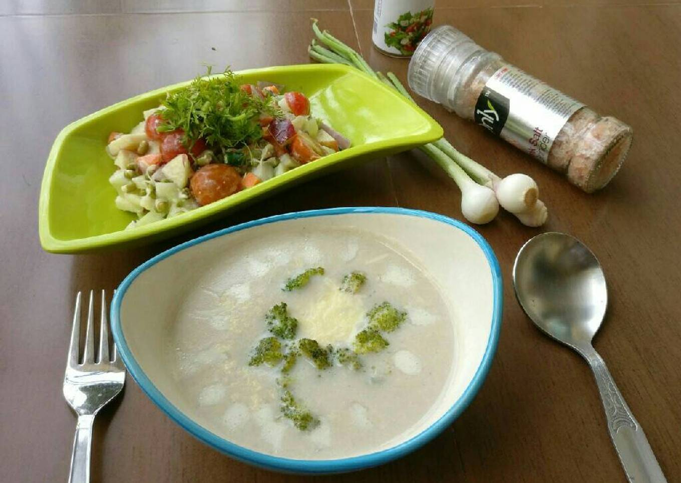 Cauliflower broccoli Soup with Vegy Salad