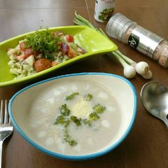 A picture of Cauliflower broccoli Soup with Vegy Salad.