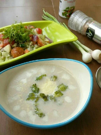 Simple Way Prepare Recipe Cauliflower broccoli Soup with Vegy Salad that is Perfect, Addictive}