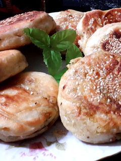 চিকেন ভেজিটেবল চিজ বান (Chicken vegetables cheese stuffrd bun recipe in Bengali) রেসিপির প্রধান ছবি