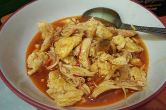 Bagaimana Membuat Ayam suwir telur pedas manis yang Bikin Ngiler