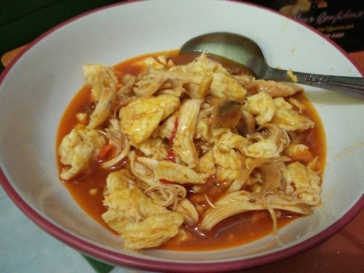 Bagaimana Membuat Ayam suwir telur pedas manis yang Bikin Ngiler