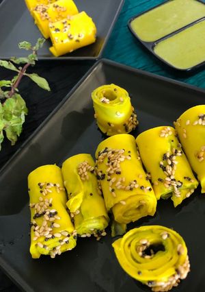 ખાંડવી (Khandavi Recipe in Gujarati) રેસીપી મુખ્ય ફોટો
