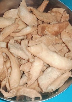 नमकपारे (Namakpare recipe in hindi) रेसिपी मुख्य फोटो