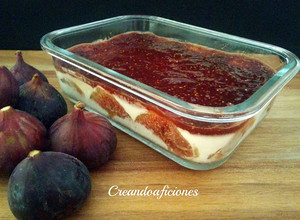 Una foto de Postre con queso fresco y mermelada casera de brevas