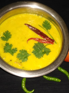 बेसन कढ़ी (Besan Kadhi Recipe in Hindi) रेसिपी मुख्य फोटो