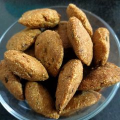 A picture of Wheat flour mathri.