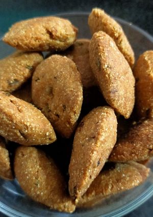 A picture of Wheat flour mathri.