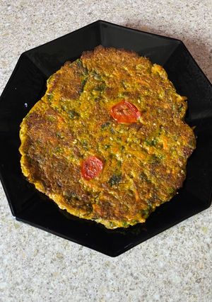 A picture of Vegetable oats pancakeHealthy breakfast.