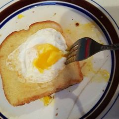 A picture of Eggs in a Basket.