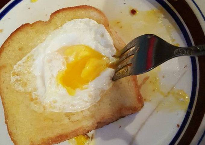 Eggs in a Basket recipe main photo