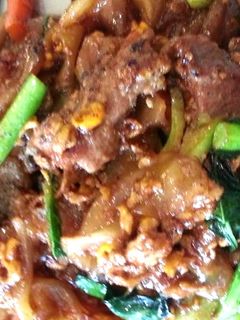 รูปของ เส้นใหญ่ผัดซีอิ๊วหมู