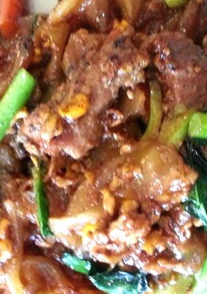 รูปของ เส้นใหญ่ผัดซีอิ๊วหมู