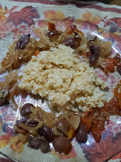 Una foto de Ensalada con morrón asado y arroz
