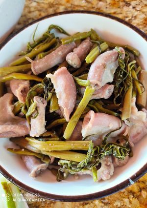 Hình của món Phèo non xào rau mốp.