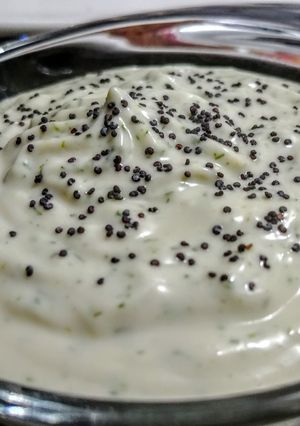 Una foto de ALIOLI Con Cilantro🌿y Semillas de Amapola🏵️...!