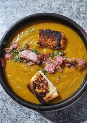 Una foto de Crema de zapallo y zanahoria..