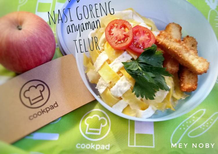 Nasi goreng anyaman telur