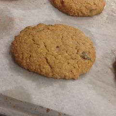 Big Oatmeal Cookies A picture of Big Oatmeal Cookies.