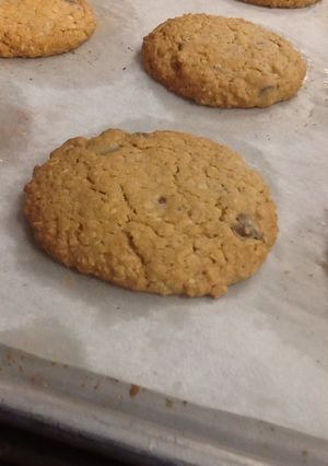 A picture of Big Oatmeal Cookies.