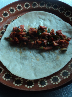 Una foto de Tacos de salchicha, chorizo de los ex jochos con poblano