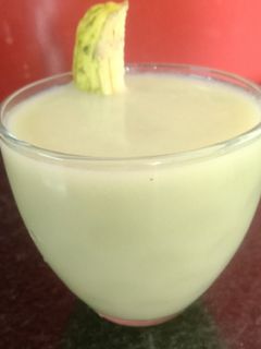 લીલા જામફળ નો જ્યુસ (Green Jamfal Juice Recipe In Gujarati) રેસીપી મુખ્ય ફોટો