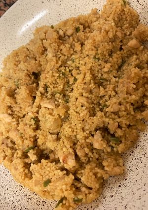 Una foto de Cous cous de pollo y verduras con soja