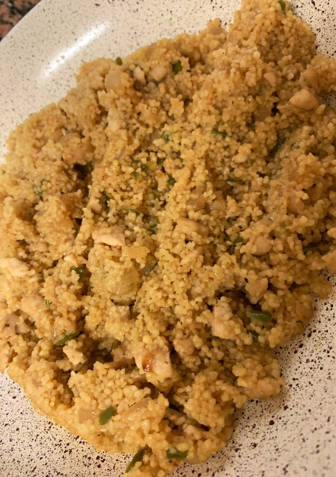 Una foto de Cous cous de pollo y verduras con soja