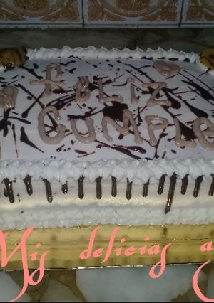 Una foto de Torta feliz cumple