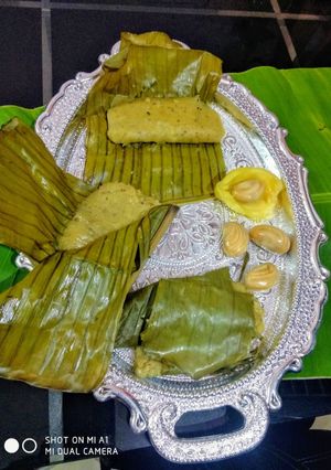 A picture of Steamed jackfruit cake wrapped in banana leaves.